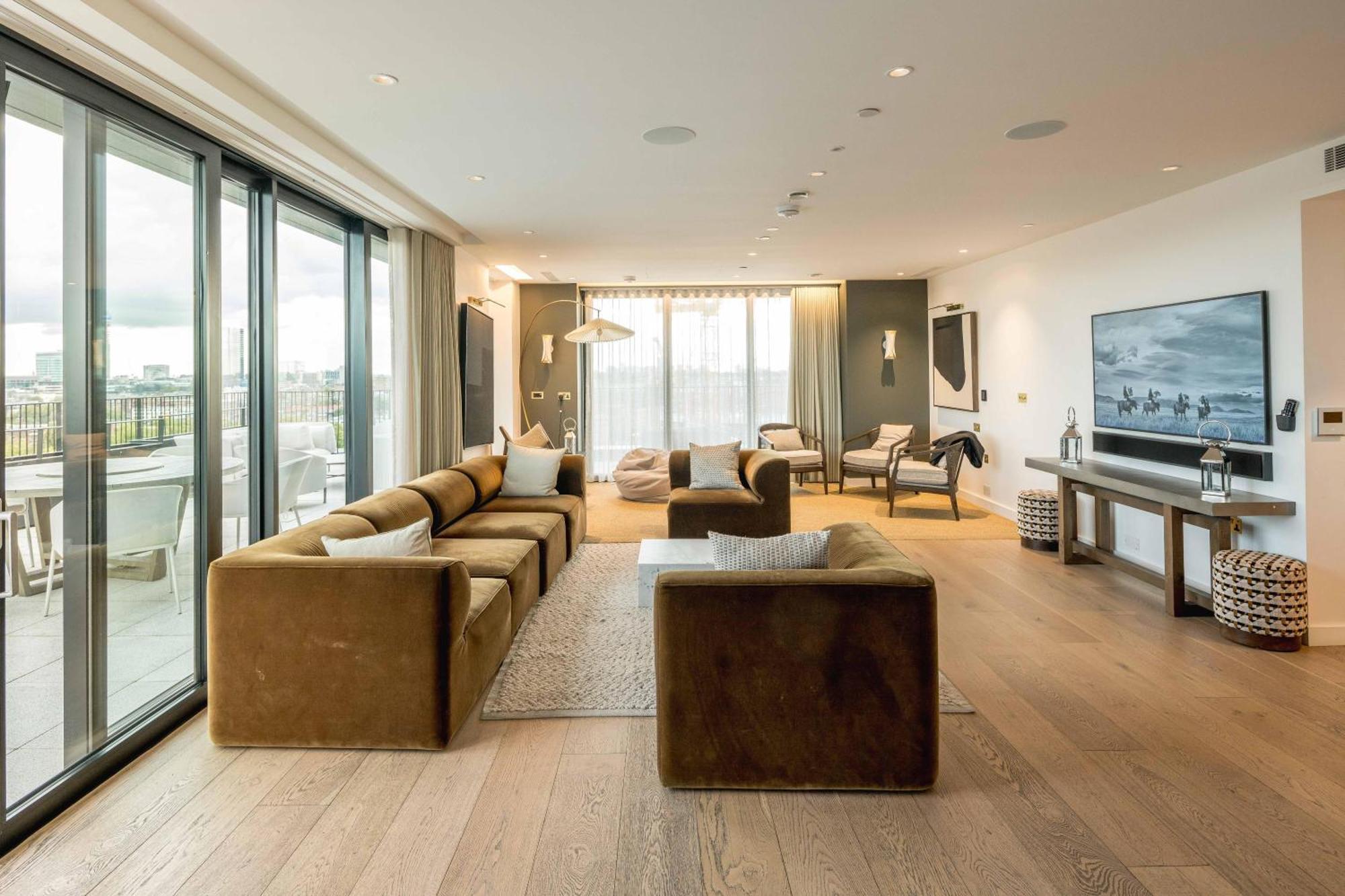 Apartment On Of The Canal With View -balcony London